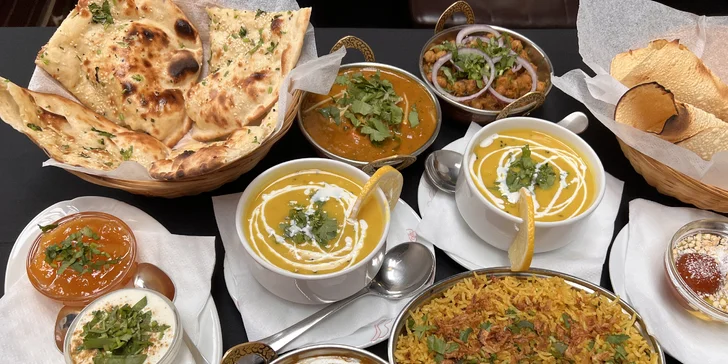 Indické vegetariánské nebo masové menu pro 2 osoby: polévka, několik hlavních chodů i dezert