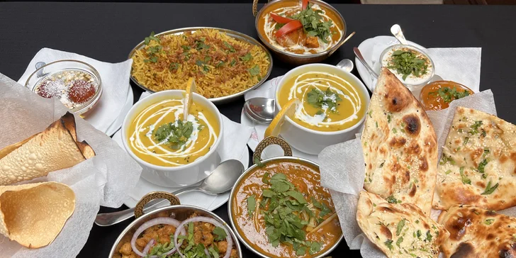 Indické vegetariánské nebo masové menu pro 2 osoby: polévka, několik hlavních chodů i dezert