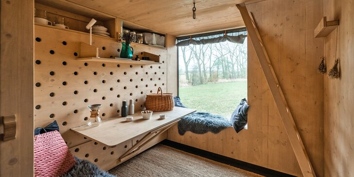 Kouzelný pobyt v treehouse až pro 4 osoby i venkovní sudová sauna