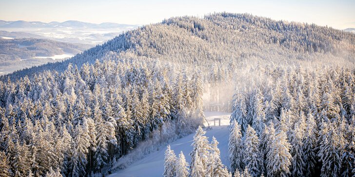1denní nebo 2denní skipas do Skiareálu Lipno pro jednotlivce i rodiny s dětmi: hlavní i top sezóna
