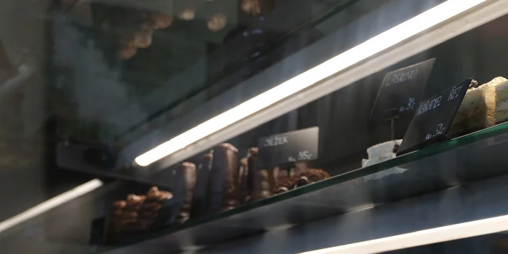 Káva, zákusek i limonáda s kousky ovoce dle výběru pro 1 nebo 2 osoby