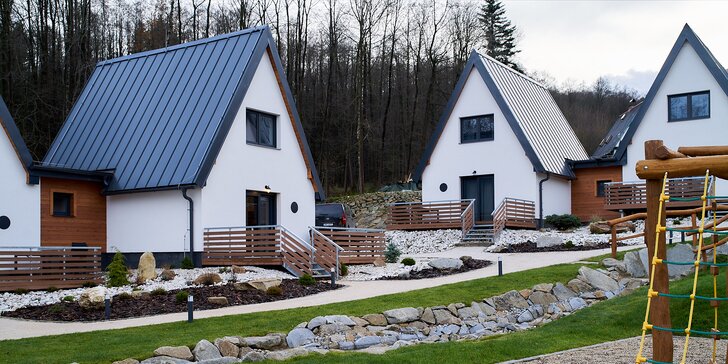 Pobyt v Jeseníkách: moderní vybavená chatka, sauna i vířivý sud pro 4 osoby