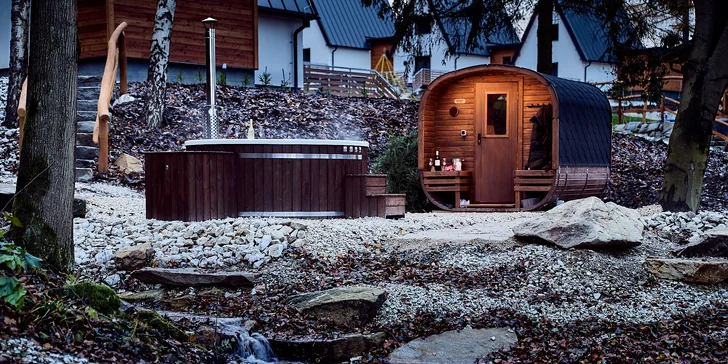 Pobyt v Jeseníkách: moderní vybavená chatka, sauna i vířivý sud pro 4 osoby