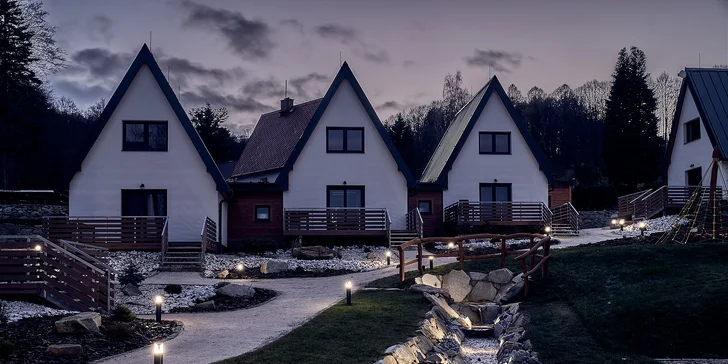 Pobyt v Jeseníkách: moderní vybavená chatka, sauna i vířivý sud pro 4 osoby