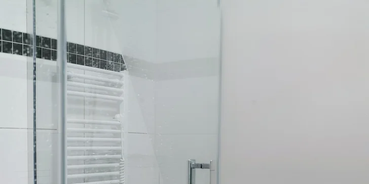 Pobyt v Jeseníkách: moderní vybavená chatka, sauna i vířivý sud pro 4 osoby