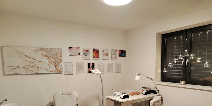 Krásné nehty: manikúra i pedikúra včetně parafínového zábalu, gel lak a P-Shine