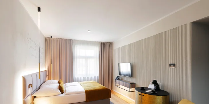 4* pobyt pár minut od Karlína: moderní nový hotel, snídaně a objevování Prahy