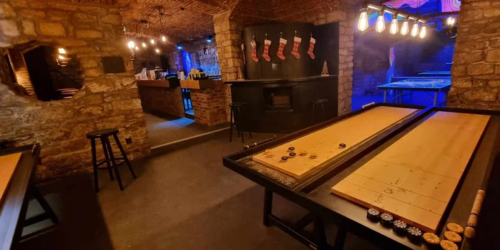 Ping-pong s UV barvami či shuffleboard až pro 6 hráčů a sleva na drinky