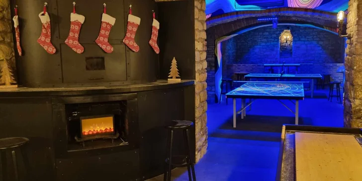 Ping-pong s UV barvami či shuffleboard až pro 6 hráčů a sleva na drinky