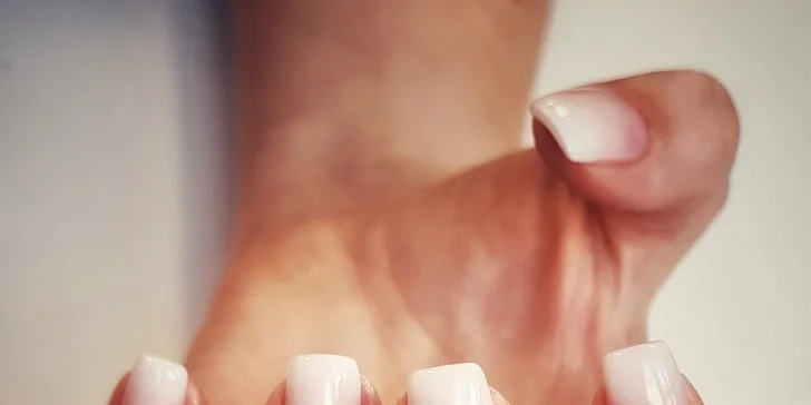 Manikúra a parafínový zábal, UV gel, P-Shine, gel lak i IBX ošetření nehtů