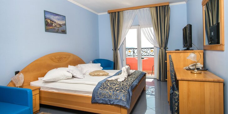 Léto v Dalmácii: hotel 2 minuty od pláže, bohatá polopenze, bazén a first minute sleva