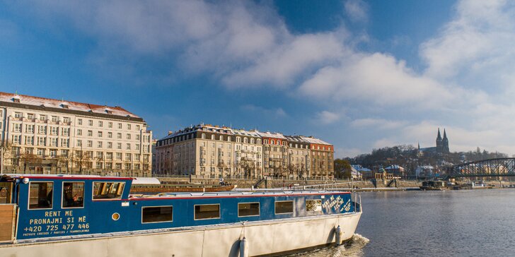 Pronájem celé lodi na Vltavě pro 11–20 osob: s plavbou nebo zakotvená