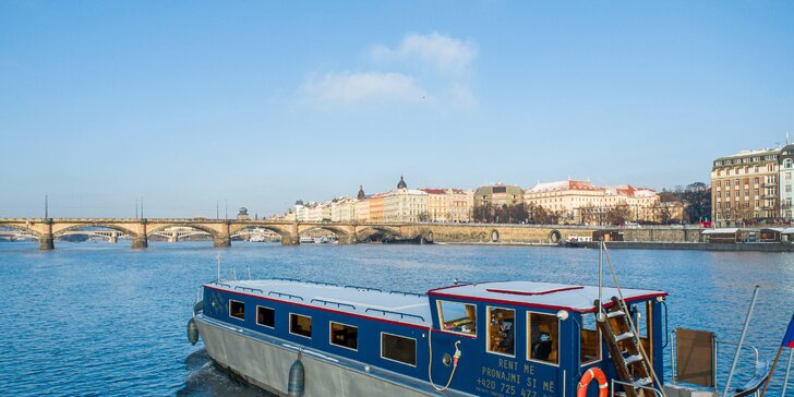 Pronájem celé lodi na Vltavě pro 11–20 osob: s plavbou nebo zakotvená