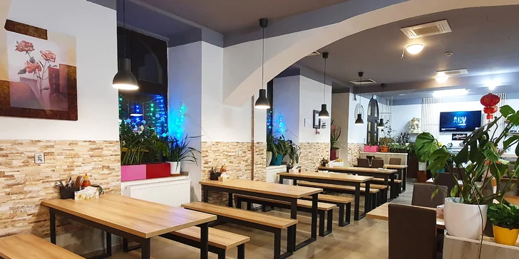 Pestré sushi sety v centru Brna: 34 a 46 kousků nebo 28 ks a teplé jídlo