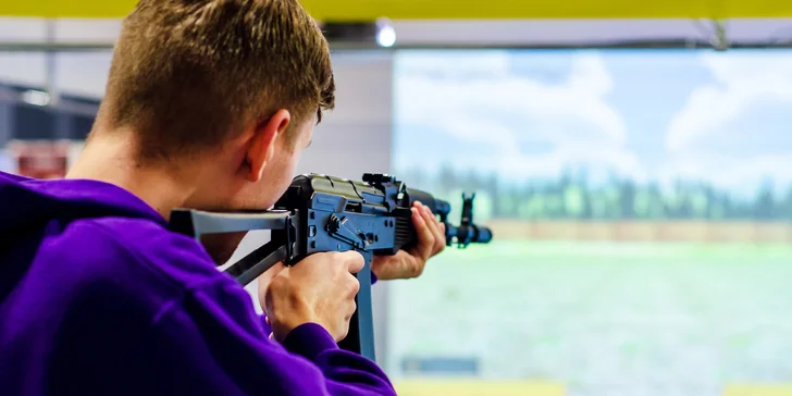 Střelba na projekční střelnici až pro 4 osoby: 60 nebo 90 min.