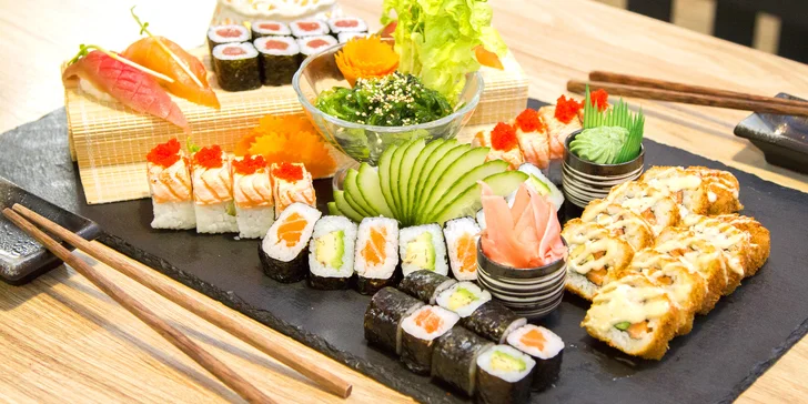 Pestré sushi sety v centru Brna: 34 a 46 kousků nebo 28 ks a teplé jídlo
