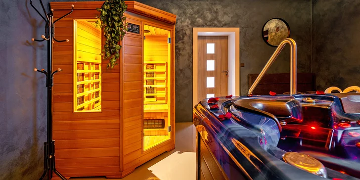 Noční romantika ve wellness: zóna se saunou, vířivkou a postelí jen pro vás dva