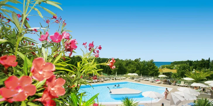 Dovolená v Poreči: 4* hotel 100 metrů od pláže, all inclusive, bazény a animační program