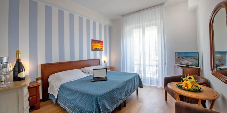 Dovolená na Jadranu: hotel přímo u pláže, plná penze i wellness s vířivkou, saunou a vyhřívanými bazény