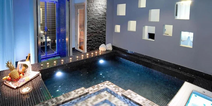 Dovolená na Jadranu: hotel přímo u pláže, plná penze i wellness s vířivkou, saunou a vyhřívanými bazény