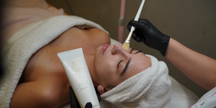 Dokonalá péče o pleť a vlasy: otevřené vouchery na 1500 až 3000 Kč do salonu v centru Prahy