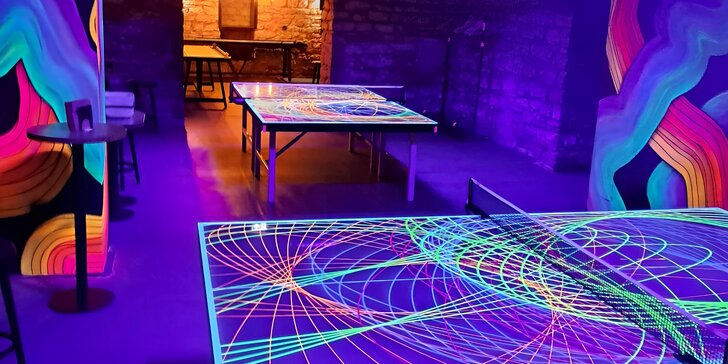 Ping-pong s UV barvami či shuffleboard až pro 6 hráčů a sleva na drinky