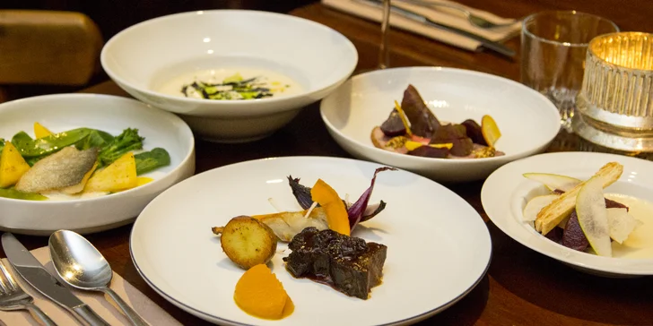 Restaurace Kounický dvůr: 3chodové i 5chodové degustační menu pro dva