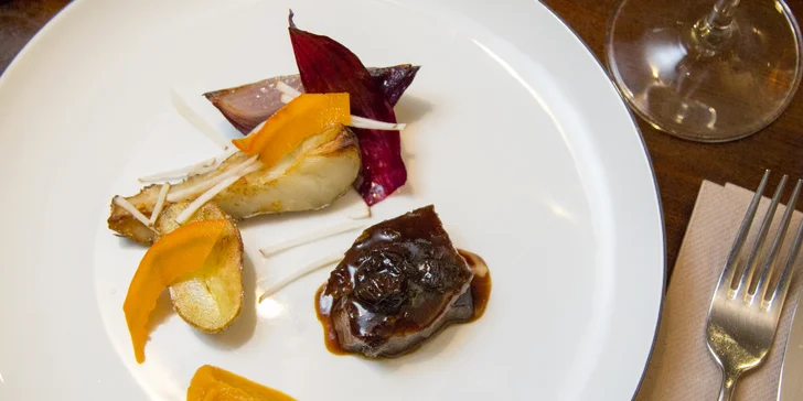 Restaurace Kounický dvůr: 3chodové i 5chodové degustační menu pro dva