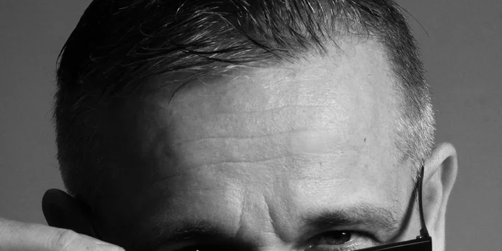 Focení s proměnou vizáže v exteriéru s fotografem hvězd Emanuelem Della Pia