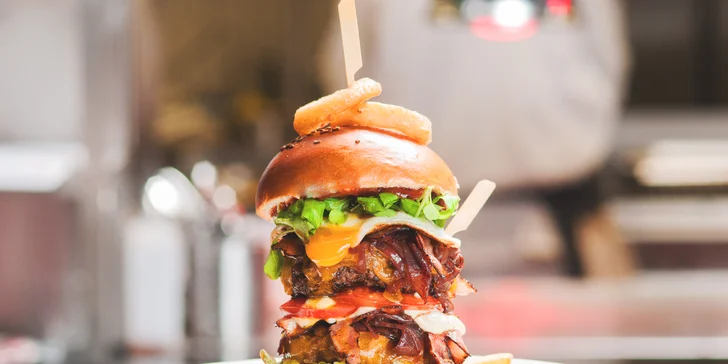 500-1 500 Kč na cokoliv v americkém dineru EB: burgery, sendviče, steaky