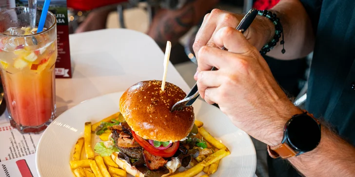 500-1 500 Kč na cokoliv v americkém dineru EB: burgery, sendviče, steaky