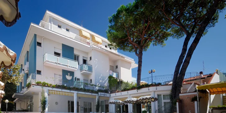 Dovolená v italském Rimini: hotel u moře, s polopenzí, bazénem a vířivkou