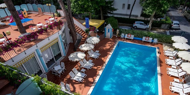 Dovolená v italském Rimini: hotel u moře, s polopenzí, bazénem a vířivkou