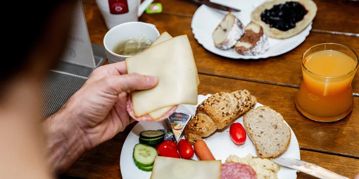 Dovolená ve srubech s wellness kádí i bazénem pro páry i rodiny uprostřed stylového ranče Bučiska