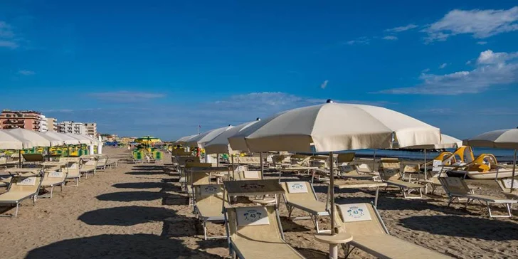 Dovolená v italském Rimini: hotel u moře, s polopenzí, bazénem a vířivkou
