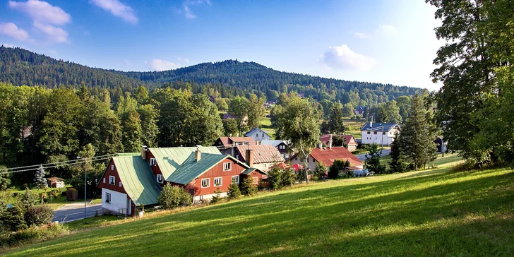 Pobyt v Kořenově na rozhraní Jizerských hor a Krkonoš: rodinný hotel se snídaní či polopenzí