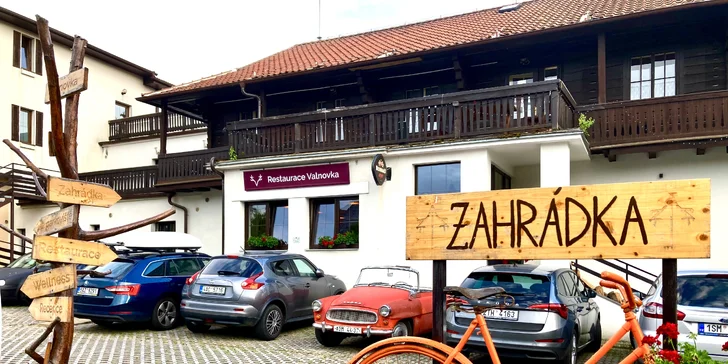 Dovolená v Ladově kraji: pobyt se snídaní a lahví vína