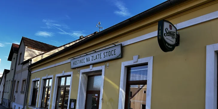 Grilované vepřové koleno v hostinci Na Zlaté stoce: 750g porce a neomezeně příloh