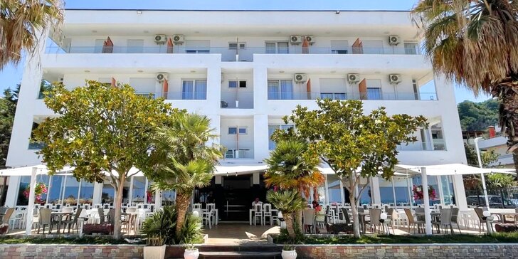 Letní dovolená v Albánii: 4* hotel Besani u pláže, bazén, all inclusive a letenka