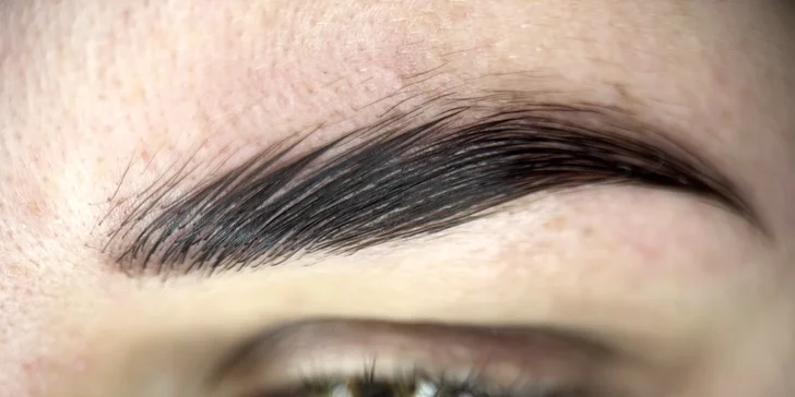 Natočení řas i fixace nepoddajného obočí: Lash lifting, laminace obočí nebo obojí