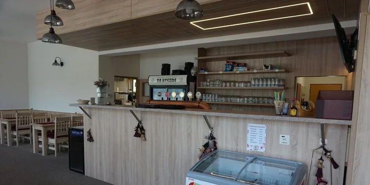Romantické 6chodové menu Na Hvězdě pro 2 osoby: dančí paštika, vepřové špalíčky i kuře a tiramisu