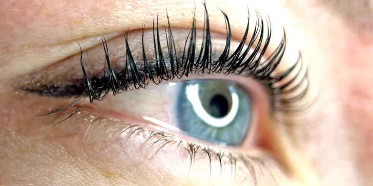 Natočení řas i fixace nepoddajného obočí: Lash lifting, laminace obočí nebo obojí