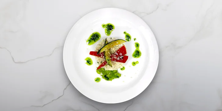 Romantické 6chodové menu Na Hvězdě pro 2 osoby: dančí paštika, vepřové špalíčky i kuře a tiramisu