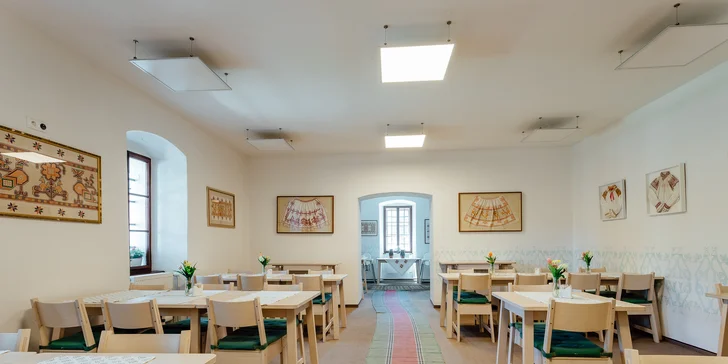 Čarokrásný pobyt ve světoznámé obci Čičmany na Slovensku: túry a úchvatná lidová architektura