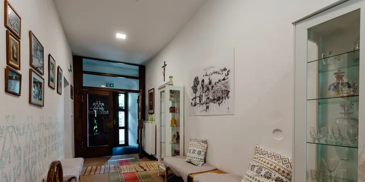 Pohádkový pobyt v barokním zámečku ve vesnici Čičmany