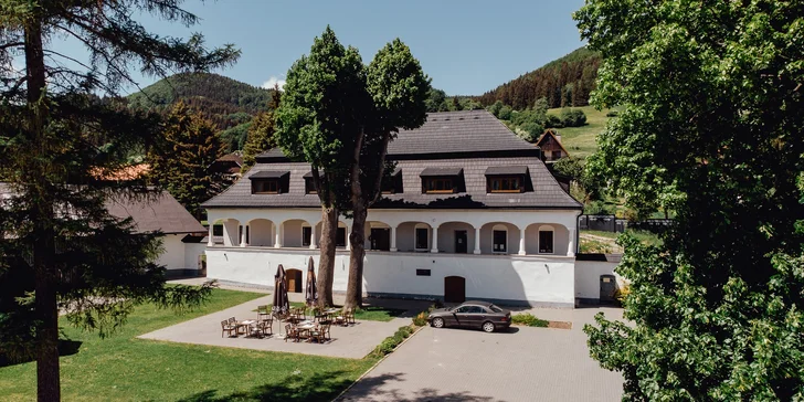 Čarokrásný pobyt ve světoznámé obci Čičmany na Slovensku: túry a úchvatná lidová architektura
