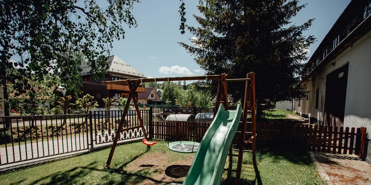 Čarokrásný pobyt ve světoznámé obci Čičmany na Slovensku: túry a úchvatná lidová architektura