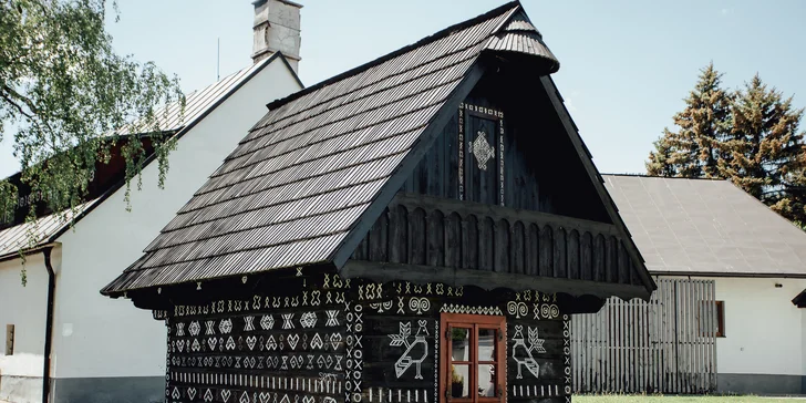 Pohádkový pobyt v barokním zámečku ve vesnici Čičmany