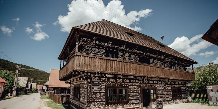Čarokrásný pobyt ve světoznámé obci Čičmany na Slovensku: túry a úchvatná lidová architektura