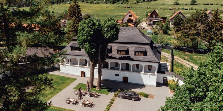 Čarokrásný pobyt ve světoznámé obci Čičmany na Slovensku: túry a úchvatná lidová architektura
